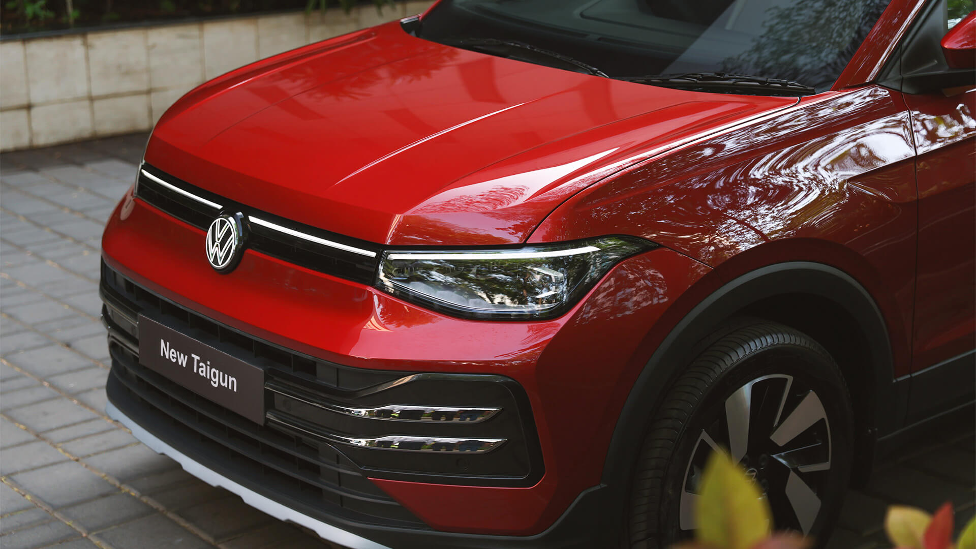 Volkswagen Taigun front grille and headlight